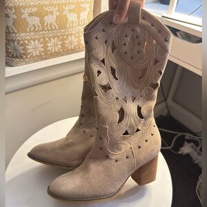 Stylish Beige Western Boots with Cutout Design